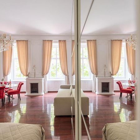 Music Academy Suite Cafe Vian Apartman Kft บูดาเปสต์ ภายนอก รูปภาพ